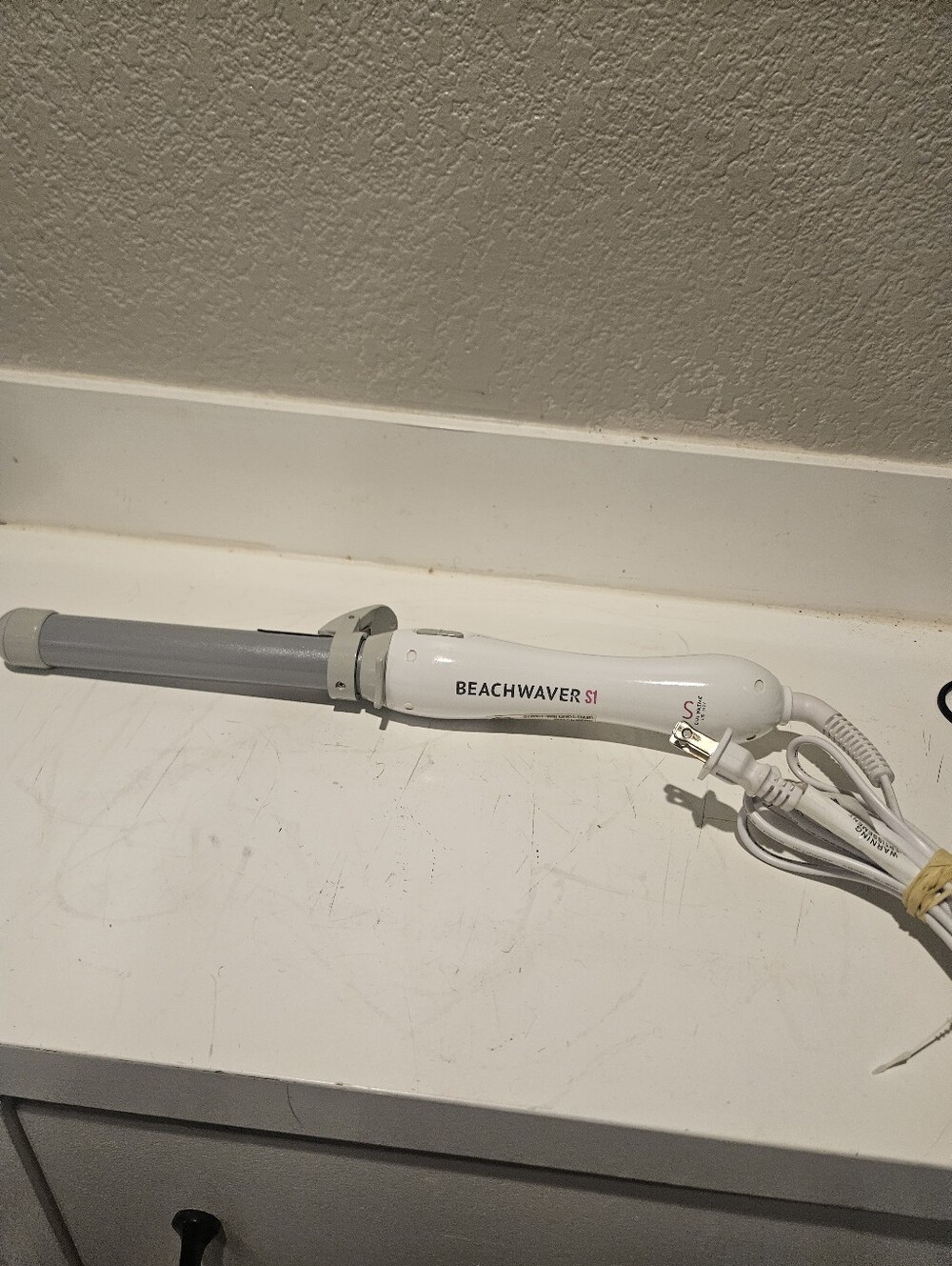 Beachwaver S1 Ceramic Rotating Curling Iron White 1" Barrel DV1137/S1